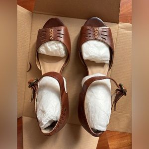 Worn once Frye brown leather Dierdre X stitch wooden wedge heel sandals 7M